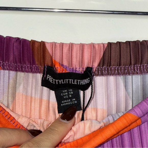 PrettyLittleThing PINK PRINT PLISSE MAXI SKIRT - Picture 6 of 7